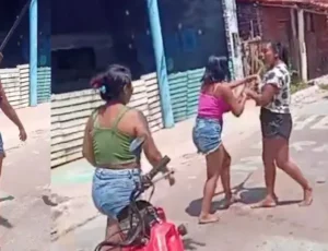 Blindada descobre traição e usa espingarda de “Dom Pedro I” para intimidar a talarica; veja vídeo