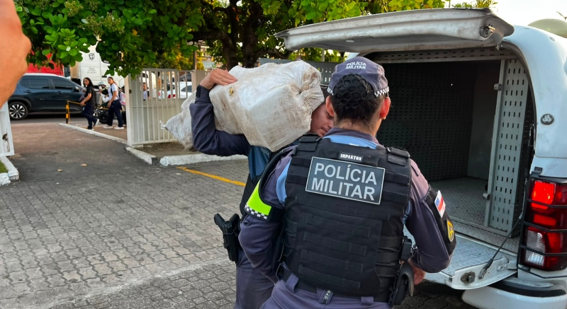 Polícia apreende grande quantidade de drogas escondidas em vala durante operação na zona Norte de Manaus
