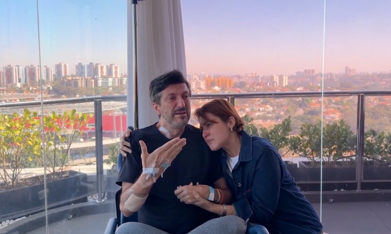 Emocionado, Lito Sousa faz declaração à esposa após diagnóstico de doença rara; veja vídeo