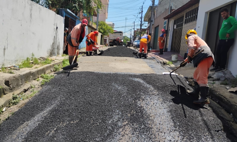 Prefeitura de Manaus intensifica recuperação asfáltica e transforma vias do bairro da Paz