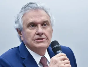 Caiado promete extinção de estatais e acusa PT de ceder soberania nacional ao PCC e CV