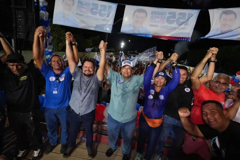 Em clima de festa, Eduardo Braga reúne multidão pelas ruas de Borba; veja vídeo