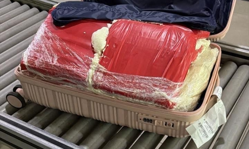 Com medo de serem presas, ‘mulas’ abandonam malas com 47 kg de maconha no Aeroporto de Manaus