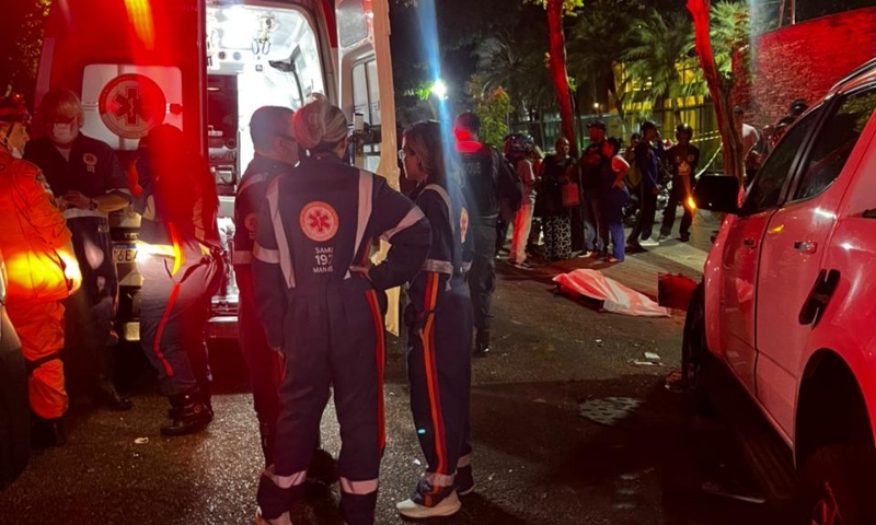 Urgente: motoqueiro morre em grave acidente envolvendo caminhonete na Av. Mário Ypiranga; veja vídeo