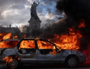 França fecha o cerco após protestos viol3ntos e decreta toque de recolher em áreas de Paris