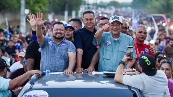 Toco Santana reúne mais de 10 mil pessoas em Borba para receber Eduardo Braga; veja vídeo