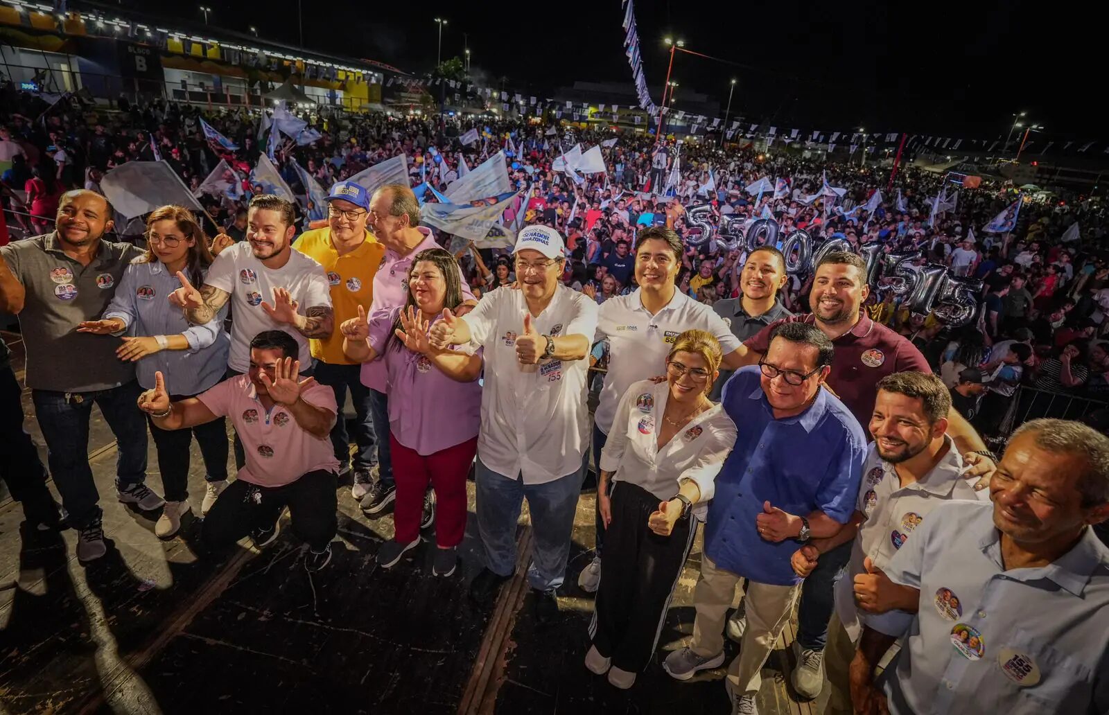 A força de Eduardo Braga em Coari reúne uma multidão em um dos maiores comícios de sua caminhada