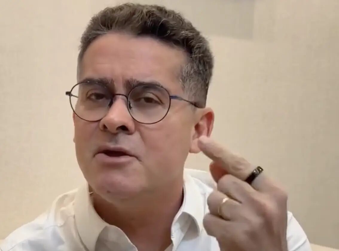 David Almeida cobra respostas de Roberto Cidade sobre falta de merenda escolar em São Paulo de Olivença; veja vídeo