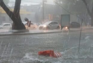 Agora: Temporal cai com força em Manaus e ventania com trovoadas assusta moradores