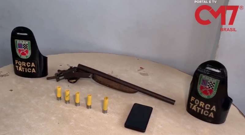 Briga de vizinhos! Homem é preso com espingarda após mulher ser atingida durante confusão no São José; veja vídeo