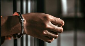 Desprezível! Foragido condenado por homic1dio é preso após ex denunciar sequência de abus0s; veja
