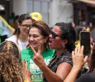 Candidata Professora Maria do Carmo percorre bairros da zona Leste de Manaus e recebe manifestações de apoio popular; veja vídeo