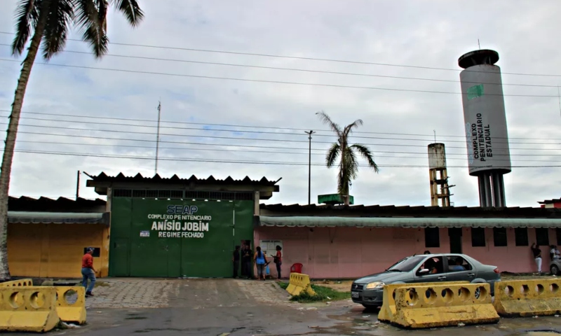 Urgente: detentos fazem rebelião no Compaj e mantêm policiais como reféns; veja vídeo