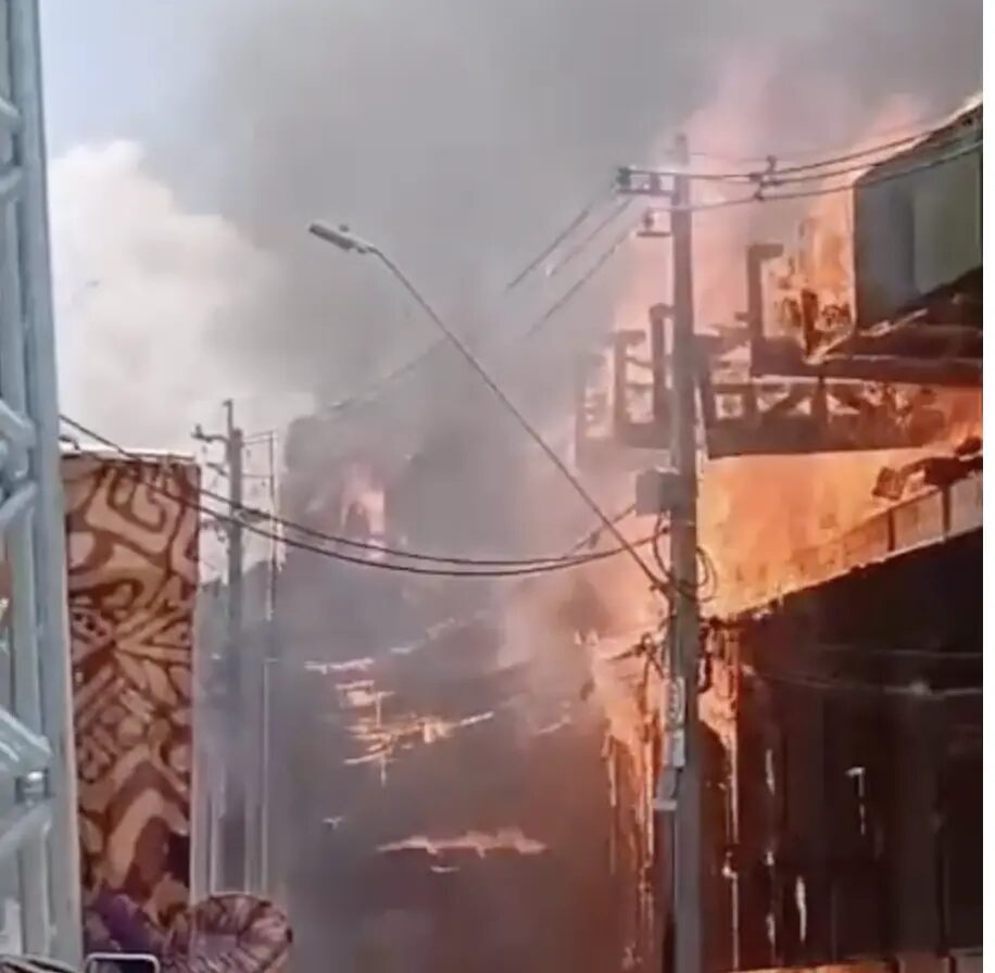 Urgente: incêndio atinge antigo prédio do Banco da Amazônia no Centro de Manaus; veja vídeo
