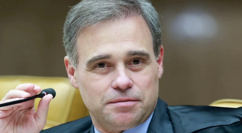 Mesmo contra tudo e todos, Mendonça continua defendendo a Constituição e as investigações do ‘caso Master’ dentro do STF
