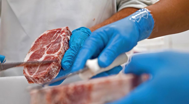 Carne bovina brasileira é retirada da lista da União Europeia; setor cobra retomada das exportações
