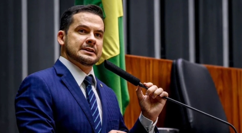 “Ditador da toga está nu”: Alberto Neto defende prisão preventiva de Moraes e cobra reação do Senado; veja vídeo