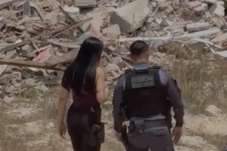 Cenas fortes: homem é encontrado morto em área de mata na Avenida das Torres
