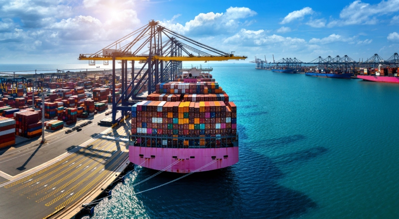 Exportações fazem balança comercial atingir superávit de US$ 7,4 bilhões