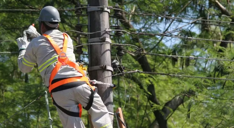 Cinco bairros de Manaus ficam sem energia neste domingo; confira os horários e locais