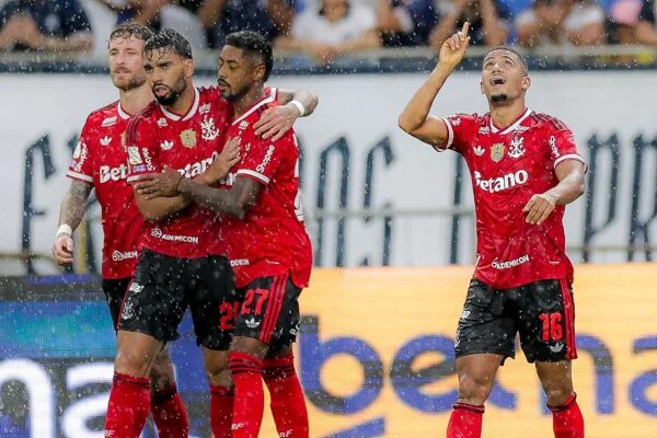 Flamengo vence o Remo e assume liderança provisória do Brasileirão