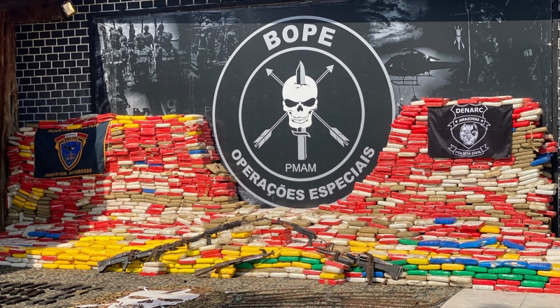 Operação apreende mais de 4 toneladas de drogas, armas e lancha blindada no interior do Amazonas; veja vídeo