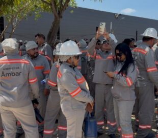 Eletricistas terceirizados da Âmbar paralisam atividades em Manaus exigindo reajuste salarial e melhores condições de trabalho; vídeo