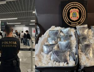 Passageira é retirada de voo em Manaus e presa com mais de 18 kg de skunk na bagagem