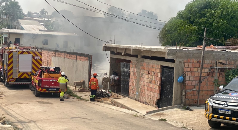 Urgente: incêndio atinge oficina mecânica no bairro Novo Aleixo em Manaus; veja vídeo