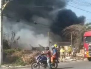 Urgente: Incêndio de grandes proporções atinge área no Distrito 2; veja vídeo