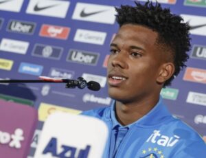 Estêvão volta à Seleção e fala sobre as poucas oportunidades no Chelsea