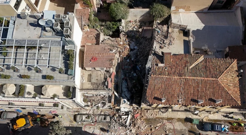 Explosão provoca desabamento e mata seis pessoas em bairro histórico de Atenas
