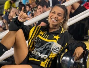 Morre Naty Potira, influenciadora santista que emocionava torcedores durante luta contra o câncer