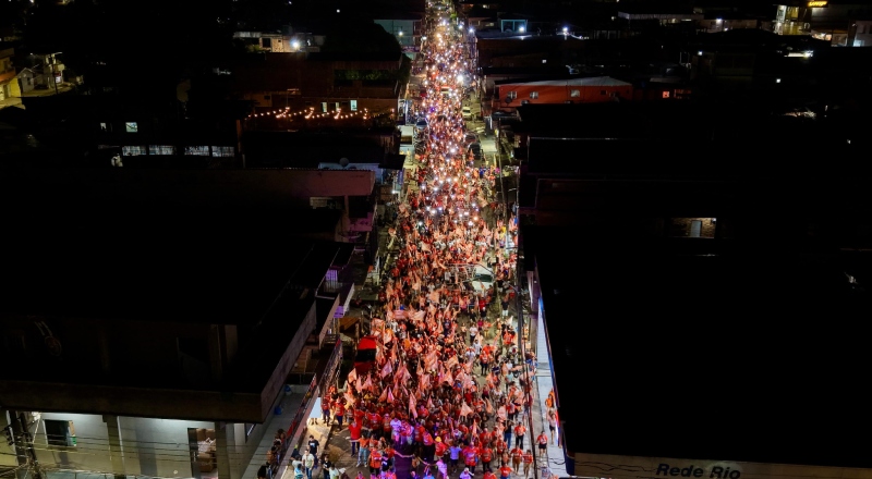 Caravana de David Almeida reúne multidão de apoiadores em Tefé; veja vídeo