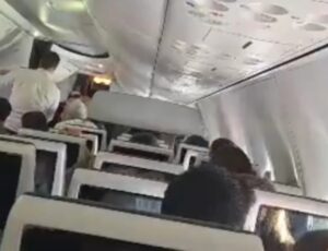 Pânico a bordo: voo com destino a Israel desvia para Arábia Saudita após emergência; veja vídeo