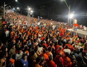 Pesquisa é na rua: David Almeida reúne milhares de pessoas no último comício rumo ao Governo do Amazonas