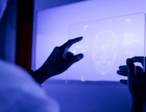 Eleições 2026: mais de 550 vídeos e imagens falsas com inteligência artificial circulam nas redes sociais