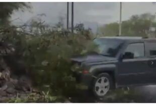 Vídeo chocante: jornalista e cinegrafista são atropelados ao vivo durante transmissão no México; veja vídeo
