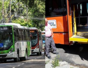 Eleições 2026: Manaus terá ônibus de graça e transporte porta a porta para eleitores com deficiência neste domingo