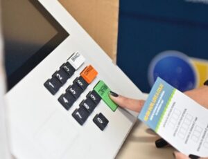 Eleições 2026: saiba que o eleitor pode e não pode fazer na seção eleitoral