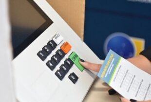 Eleições 2026: saiba que o eleitor pode e não pode fazer na seção eleitoral