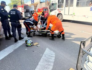 Idosa é atropelada por motocicleta no Japiim