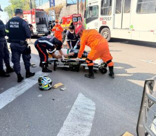 Idosa é atropelada por motocicleta no Japiim