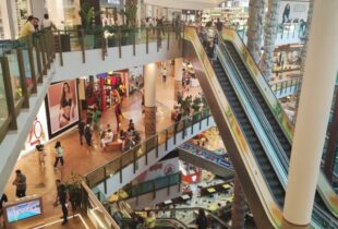 Shoppings de Manaus terão horários especiais neste domingo de eleição; confira