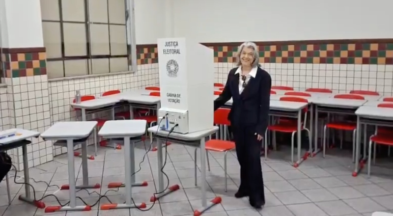 Ministra Cármen Lúcia vota em BH e exalta o papel da imprensa para a democracia; vídeo