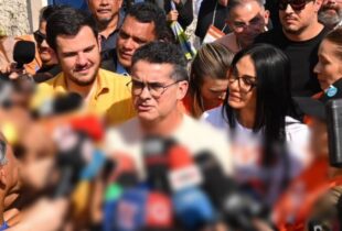”Vou levar ao interior os mesmos avanços conquistados em Manaus”, diz David Almeida ao votar neste domingo