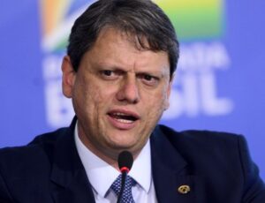 Tarcísio de Freitas é reeleito governador de São Paulo no primeiro turno