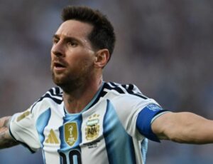 Última dança: Messi se apresenta à Argentina para jogo de despedida da seleção