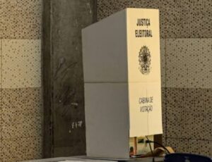 Quatro eleitores morrem após passarem mal em locais de votação pelo país