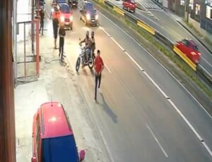 Criança é atropelada em grave acidente de trânsito em Manaus; veja vídeo
